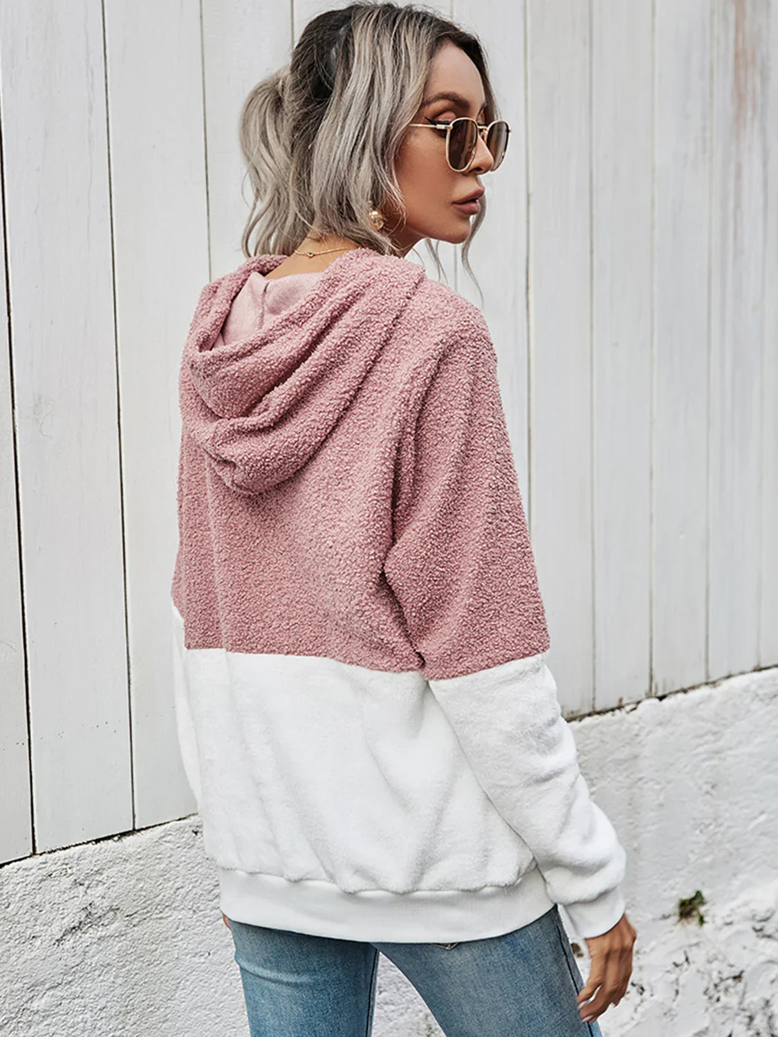 Sweat à Capuche avec Cordons Contrastés et Manches Longues