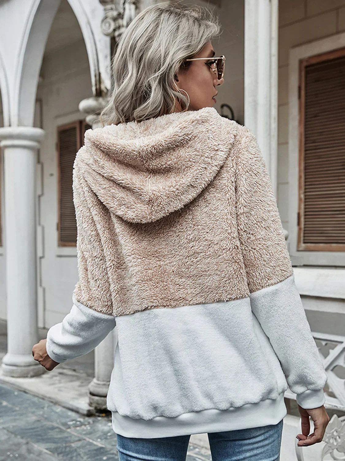 Sweat à Capuche avec Cordons Contrastés et Manches Longues